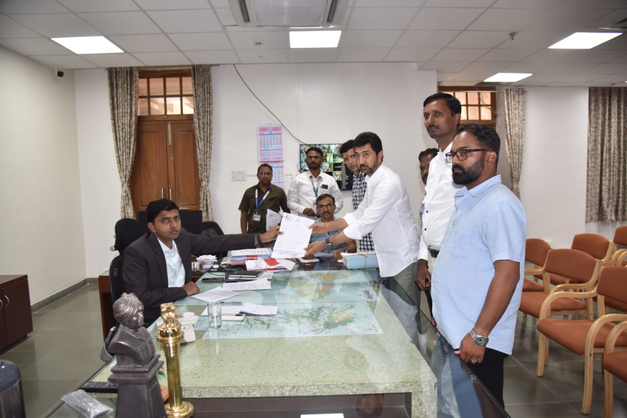 A total of 42 nomination papers were filed for Kolhapur and 55 nomination papers for Hatkanangle